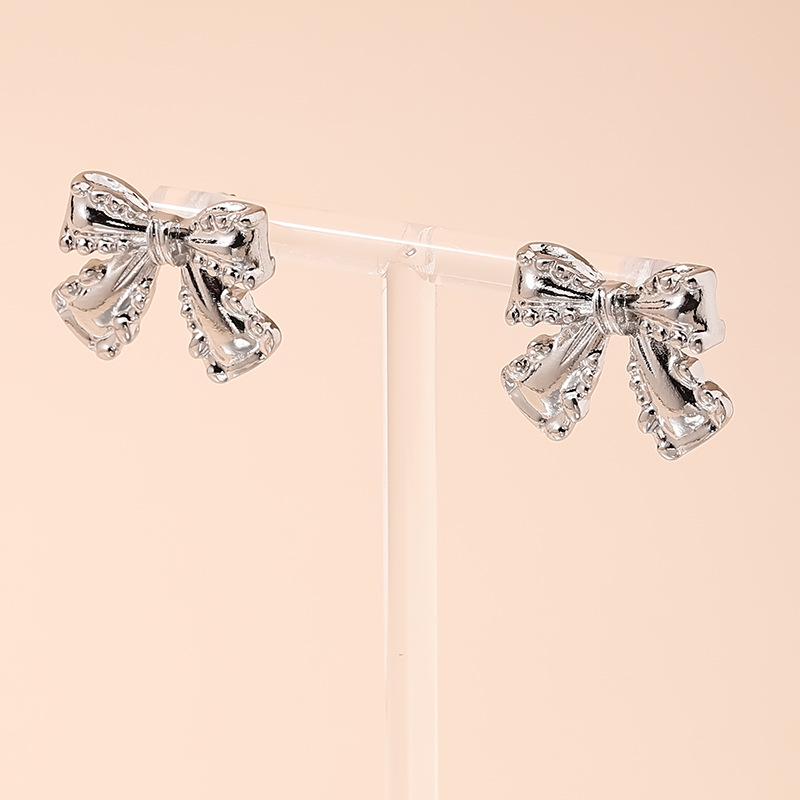 Women's Elegant Bowknot Design Stud Earrings